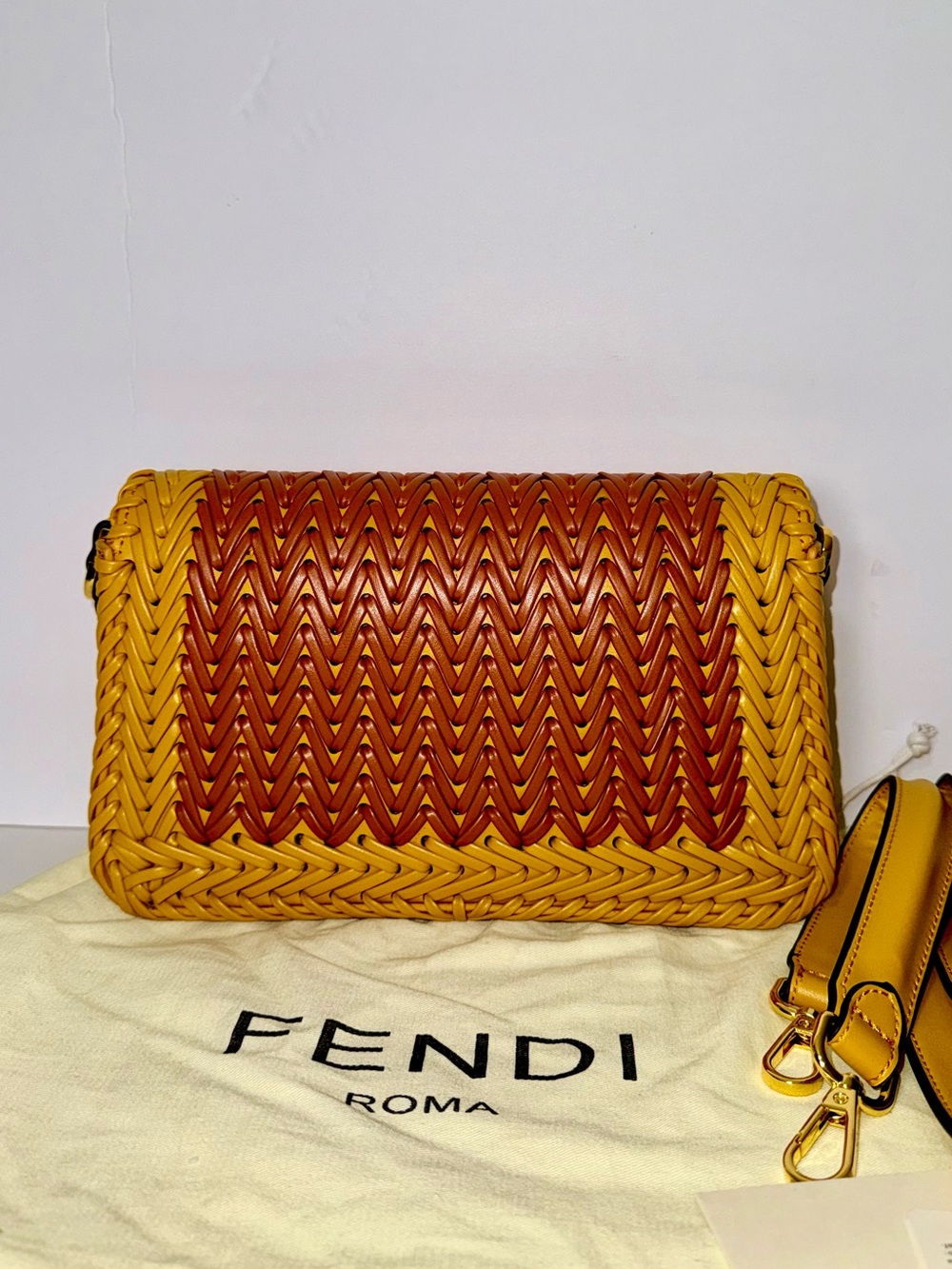 Nwt FENDI Rare interlace Baguette Woven leather Bag Authentic - Picture 2 of 11